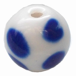 bílá s modrými puntíky